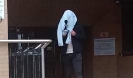 南安普顿的恋童癖者在抖音上和孩子们说话