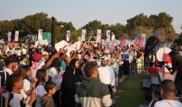 数千人参加教育高于一切基金会的教育步行博览会