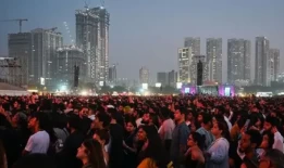 印度歌迷受够了花高价买臭气熏天的厕所和演唱会的交通堵塞