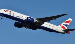 盖特威克机场跑道因飞机问题关闭后，航班改道