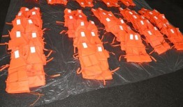 数百件用于小船渡口的“危险”救生衣被查获