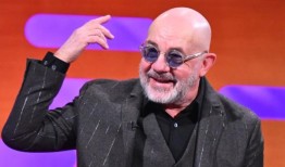 Bernie Taupin称赞小老婆在过去十年里的事业“复兴”