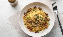 杰米·奥利弗的“快速”独一无二的意大利面食谱“几分钟内就能上桌”