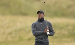 泰格·伍兹在皇家特伦球场以79比8出局，再次面临无缘英国公开赛的危险