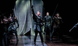 《理查三世》科尔姆·费奥尔主演，现已上映＜strong＞ ＜／strong＞