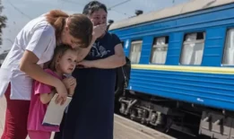 “我们的丈夫没有为乌克兰参战，所以我们可以坐在一起哭”