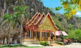 儿子看见鬼后，泰国男子归还寺庙玩具