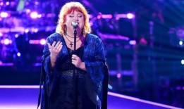阿拉巴马州歌手在《好声音》淘汰赛中的“完美”表演让热巴激动不已：“你触动了我的心”