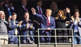 摇滚小子、沙克、唐纳德·特朗普，我们在阿拉巴马州橄榄球赛上看到了更多名人