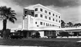 建于30年代的布罗德沃特海滩酒店是密西西比第一家非官方赌场吗？