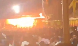 印度寺庙烟花爆炸造成150多人受伤