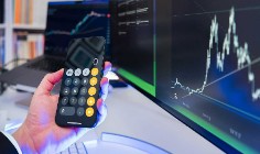 据《体育报》报道，在周四晚上与拉斯帕尔马斯的西甲比赛中，皇马备受瞩目的夏季签约球员基利安·姆巴佩勒斯明显对小Vinícius感到不安。这场比赛以1比1战平结束，巴佩皮尔斯和Vinícius都首发出场，