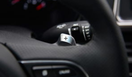 换挡拨片怎么用？轻松掌握赛车级换挡技巧，让你的驾驶体验飞升！