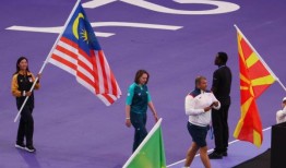 拖车在杜塔收费广场附近失控起火，司机严重受伤