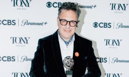 帕特里克·马伯执导的《夜之城》在英国首映