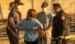 洛杉矶野火：哈里和梅根拥抱并安慰受火灾影响的人们