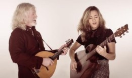 我们小牛队澳大利亚民谣二人组在贝克尔斯开始巡演