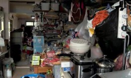 帮助整理房屋的志愿者组织表示，COVID-19大流行加剧了囤积情况