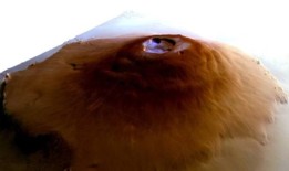 研究人员在太阳系最高的火山上发现了水霜