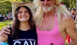 小船和直升机：在昆士兰的洪水灾难中，社区介入了