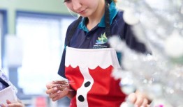 用甜蜜的触摸连接几代人