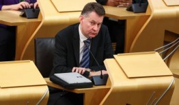 现在更多的苏格兰保守党领袖候选人退出了竞选