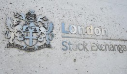 英国富时100指数走高，此前零售商板块表现强劲