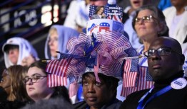 我在民主党全国委员会看到的是：对个人的狂热崇拜