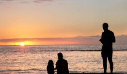 越来越多的家庭乘飞机去遥远的地方度假