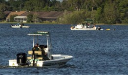 继续搜寻失踪的佛罗里达船夫，据信在乐高乐园附近溺亡