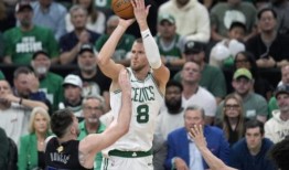 波士顿凯尔特人在对抗达拉斯小牛队后，在NBA总决赛中首次流血