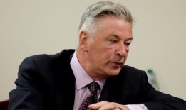 检察官要求恢复对亚历克·鲍德温的过失杀人罪指控