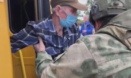 随着野火逼近社区，数千人撤离布尼博尼比部落