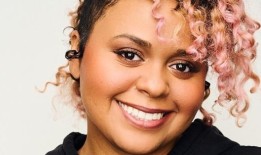 剧作家协会基金会宣布Zeniba Now为2023年汤姆·托马斯奖得主