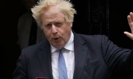 英国前首相考虑突袭荷兰工厂进行COVID-19疫苗接种