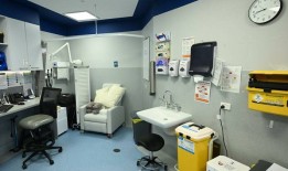 由于过量死亡持续存在，需要更多的注射室