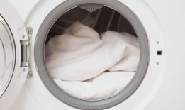 清洁爱好者称赞保持床单洁白的“最佳”方法——而且是免费的