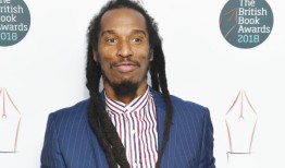 英国诗人本杰明·西番尼亚去世，享年65岁