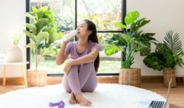 做轻度剧烈运动，喝牛奶，预防中暑：日本教授