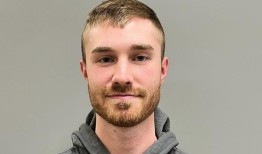 前迪凯特警官对谋杀史蒂夫·帕金斯的指控拒不认罪