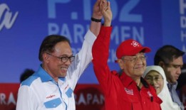 马来西亚前总理马哈蒂尔因涉及他儿子的案件而面临反贪调查