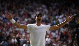 阿尔卡拉兹击败德约科维奇卫冕温布尔登冠军