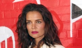 凯蒂·赫尔姆斯(Katie Holmes)确保自己永远不会成为《恋爱时代》(Dawson 's Creek)之后的角色