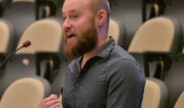 莫比尔，费尔霍普官员继续听到LGBTQ骄傲活动的利弊：“处理怪胎”