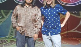 沉浸式数字艺术表演将吉隆坡老电影院变成了蜡染仙境