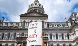 阿片类药物死亡困扰巴尔的摩，该市的策略是沉默