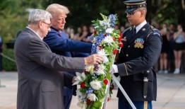 特朗普竞选团队：涉嫌虐待阿灵顿公墓官员出现精神问题