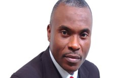 重唱老国歌让人分心