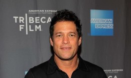 因出演《比佛利山庄90210》和《查尔斯港》而闻名的演员去世，享年58岁