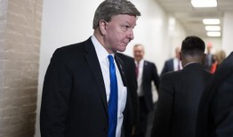 迈克·罗杰斯提议削减空军部长的旅行预算，直到太空司令部提交报告